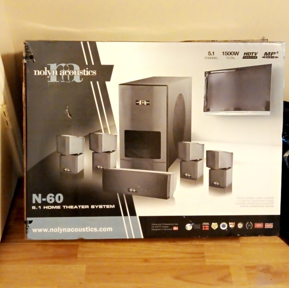Surround system - Picture 1 of 1